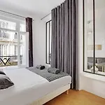 Moderne 3 Pieces Au Coeur Des Champs-Elysees