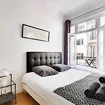 Moderne 3 Pieces Au Coeur Des Champs-Elysees